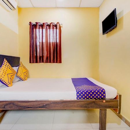 Oyo 70661 Hotel Al Makkah Managed By Hotel Paris Mumbai Luaran gambar