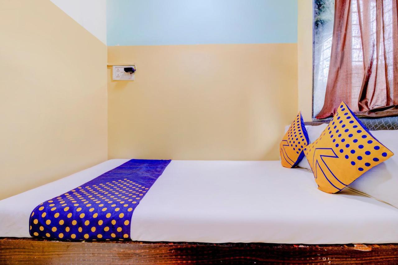 Oyo 70661 Hotel Al Makkah Managed By Hotel Paris Mumbai Luaran gambar