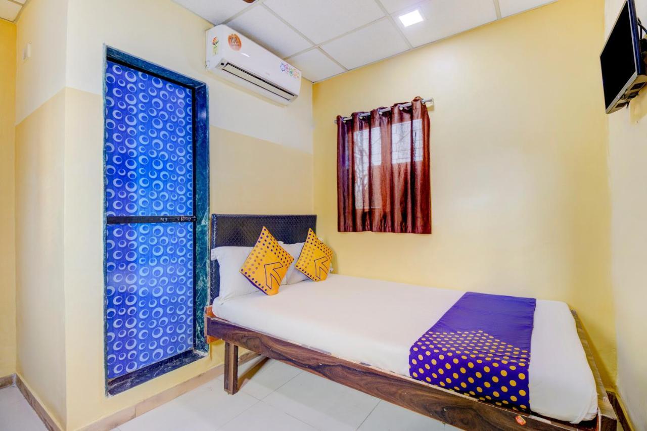 Oyo 70661 Hotel Al Makkah Managed By Hotel Paris Mumbai Luaran gambar