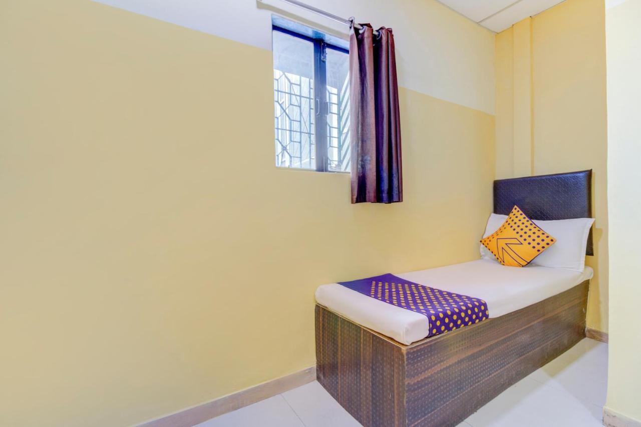 Oyo 70661 Hotel Al Makkah Managed By Hotel Paris Mumbai Luaran gambar