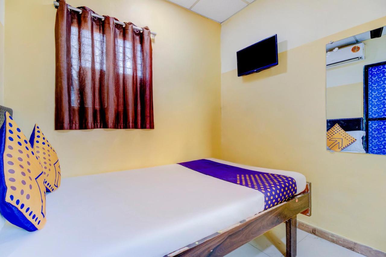 Oyo 70661 Hotel Al Makkah Managed By Hotel Paris Mumbai Luaran gambar